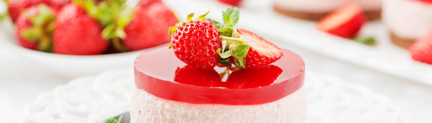 Strawberry,Cake,On,A,White,Background